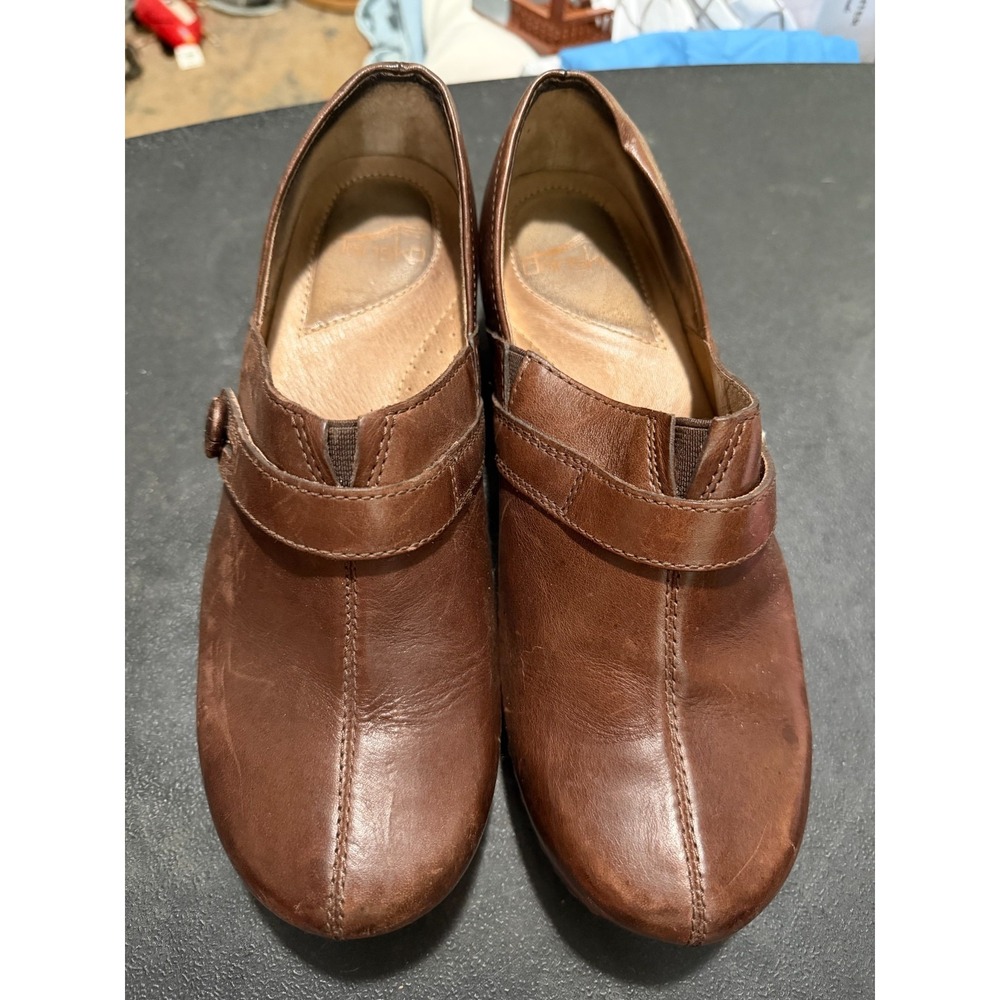 Dansko Brown Heeled Clogs in 39